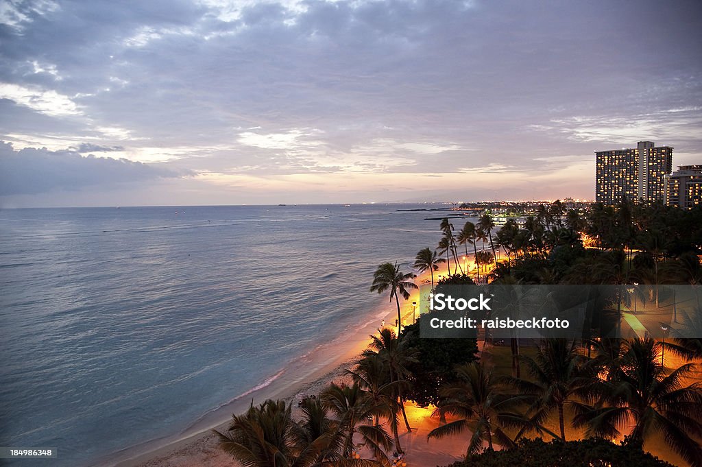 Fort DeRussy plaży w Zmierzch w Waikiki, Hawaje - Zbiór zdjęć royalty-free (Plaża)