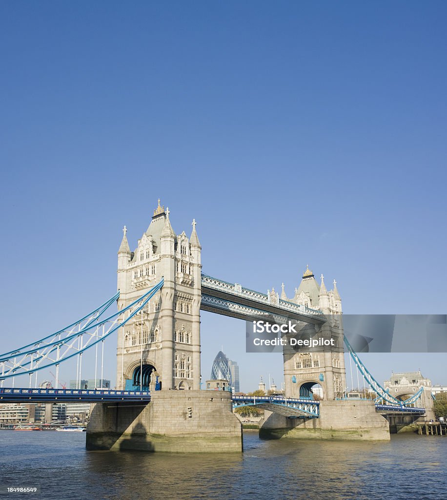 Tower Bridge e il fiume Tamigi a Londra, Regno Unito - Foto stock royalty-free di Capitali internazionali