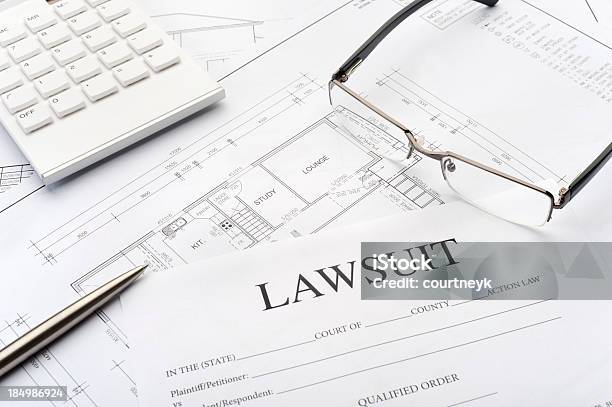 Foto de Imóveis Conceito Jurídico e mais fotos de stock de Ação judicial - Ação judicial, Papel, Armação de Construção