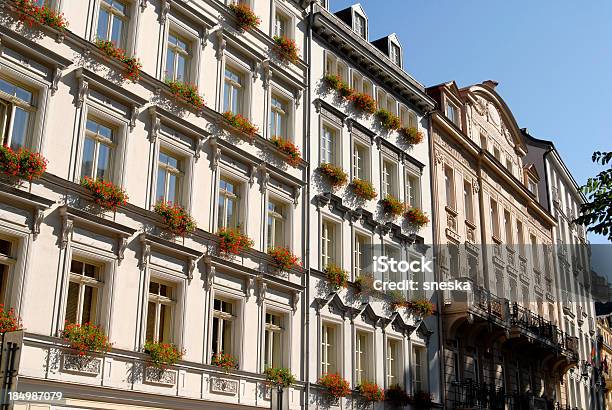 Hermosas Casas En Karlovy Vary Foto de stock y más banco de imágenes de Aguilón - Aguilón, Aire libre, Anticuado