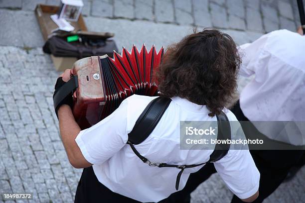 Praga Accordian Reproductor Foto de stock y más banco de imágenes de Acordeón - Instrumento - Acordeón - Instrumento, Artista callejero, Ciudad