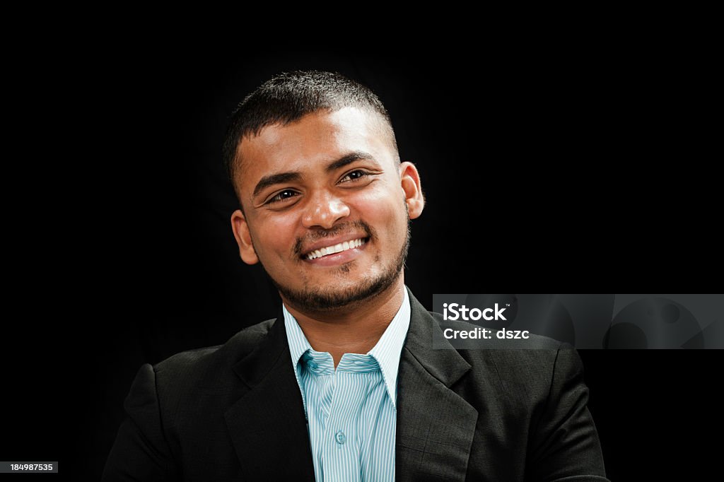 Retrato de joven exitoso hombre indio - Foto de stock de 20 a 29 años libre de derechos