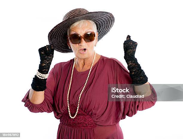 Starszy Kobieta Z Kapelusz Słoneczny - zdjęcia stockowe i więcej obrazów 65-69 lat - 65-69 lat, 70-79 lat, Białe tło