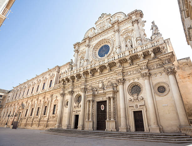 базилика санта-кроче в лечче, апулия италия - lecce italy puglia church сто�ковые фото и изображения