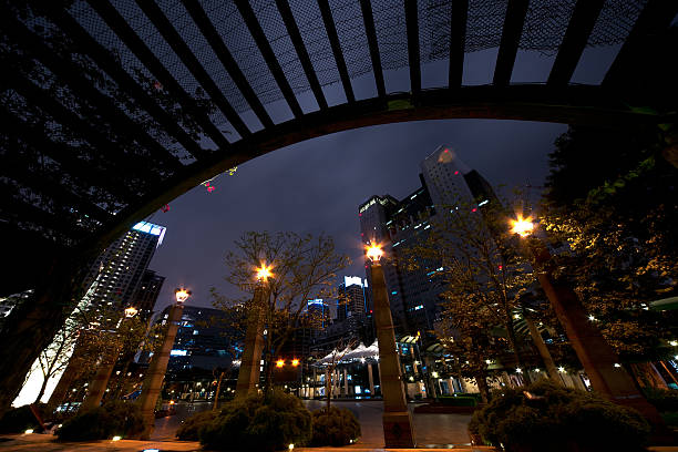 paisagem urbana - window office building taipei built structure - fotografias e filmes do acervo