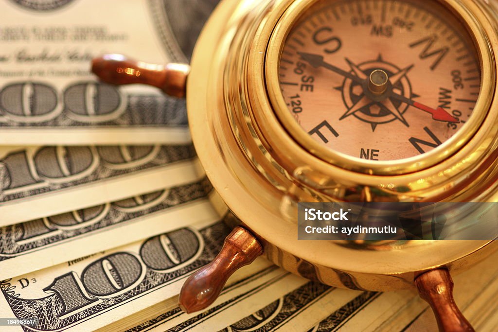 Brújula y dinero - Foto de stock de Brújula libre de derechos