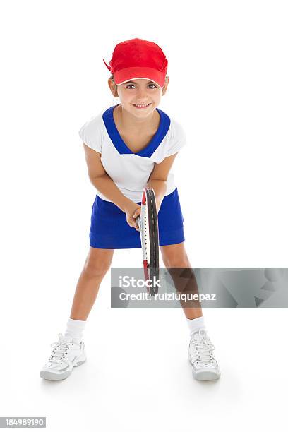 Photo libre de droit de Souriant Joueur De Tennis Et De La Raquette En Position banque d'images et plus d'images libres de droit de Enfant