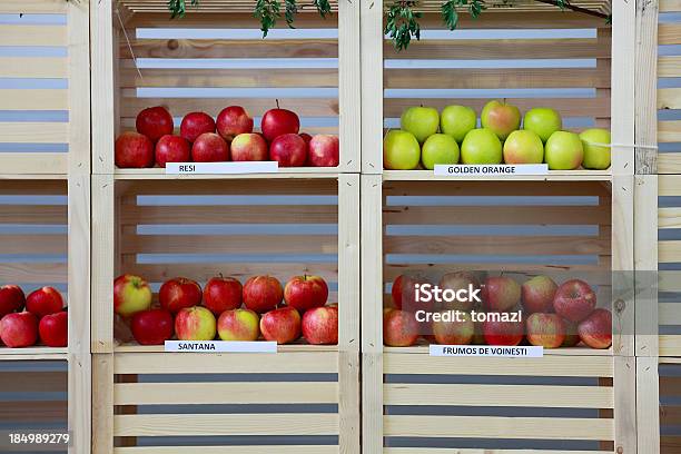 Feria De Frutas Foto de stock y más banco de imágenes de Abundancia - Abundancia, Alimento, Atestado