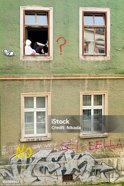 Alternative Lifestyle Stockfoto und mehr Bilder von Balkon - Balkon, Gebäudefront, Graffito