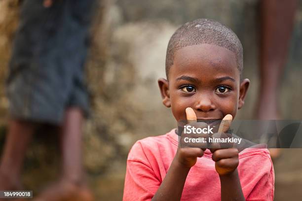 Ragazzo Africano - Fotografie stock e altre immagini di Bambino - Bambino, Africa, Povertà