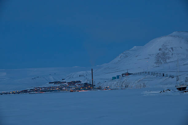istock Longyearbyen Spitzbergen  during polar night 184990125