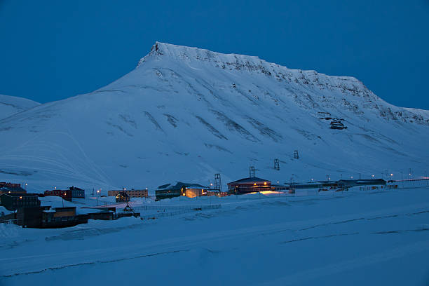 istock Longyearbyen Spitzbergen  during polar night 184990127