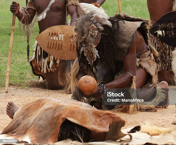 Zulusi Zgon Rytuał - zdjęcia stockowe i więcej obrazów Afryka - Afryka, Zulusi, Ceremonia