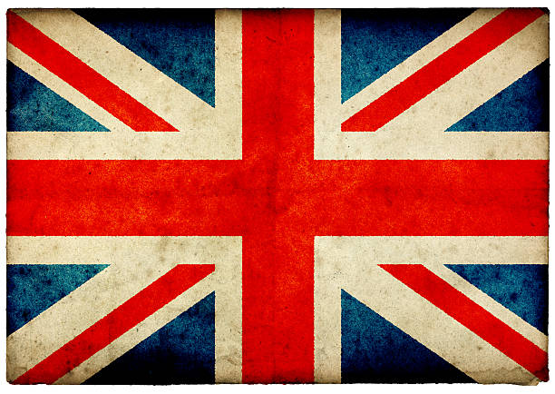 grunge bandeira da união jack no rústico posicionou antigo cartão postal - british flag flag old fashioned retro revival - fotografias e filmes do acervo