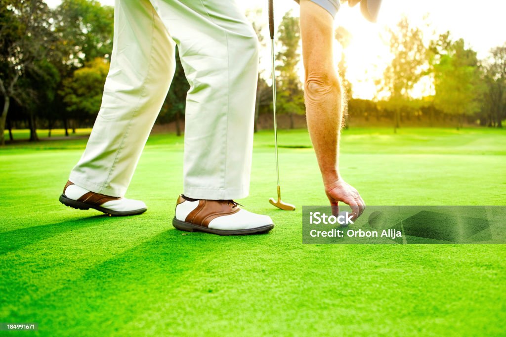 남자 골프공 걸기 - 로열티 프리 골프 스톡 사진