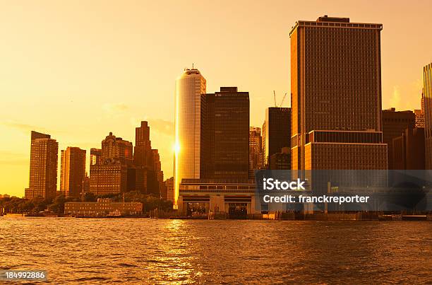 El Horizonte De Manhattan East River Nueva York Foto de stock y más banco de imágenes de Ciudad de Nueva York - Ciudad de Nueva York, Estado de Nueva York, Dorado - Color