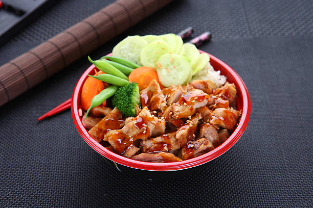 frango teriyaki bowl - teriyaki broccoli carrot chicken imagens e fotografias de stock