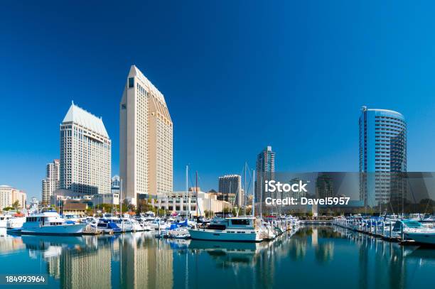 Horizonte De La Marina De San Diego Y A Foto de stock y más banco de imágenes de Agua - Agua, Aire libre, Arquitectura exterior