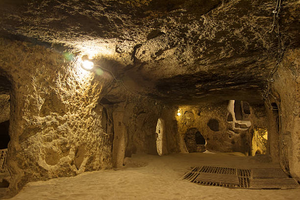 istock Kaymakli Underground City, Nevsehir, Turkey 184994528