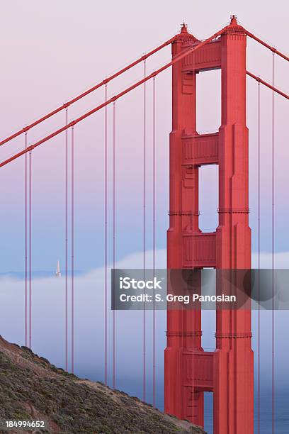 Puente Golden Gate Foto de stock y más banco de imágenes de Aire libre - Aire libre, Anochecer, Arquitectura