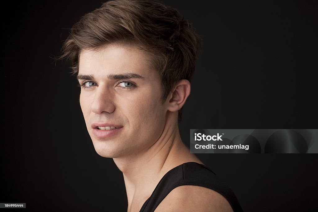 Retrato de Um Homem Jovem - Foto de stock de Adolescente royalty-free