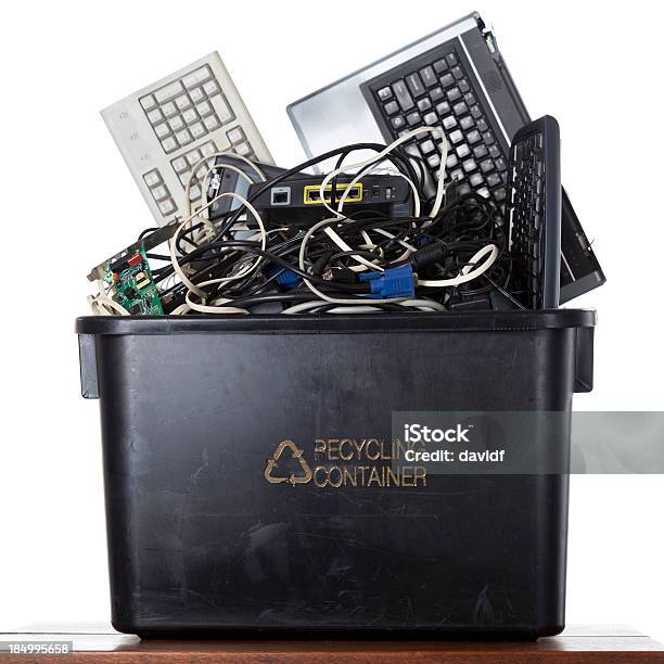 Komputer Odpadów Elektronicznych - zdjęcia stockowe i więcej obrazów Odzyskiwanie i przetwarzanie surowców wtórnych - Odzyskiwanie i przetwarzanie surowców wtórnych, Elektro-odpady, Przemysł elektroniczny
