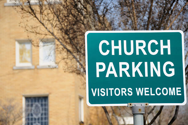 igreja de estacionamento vistors bem-vindo - church greeting welcome sign sign imagens e fotografias de stock