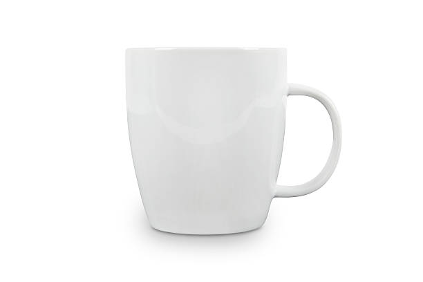 tasse blanche avec place pour logo et comporte des tracés de détourage. - tasse à café photos et images de collection