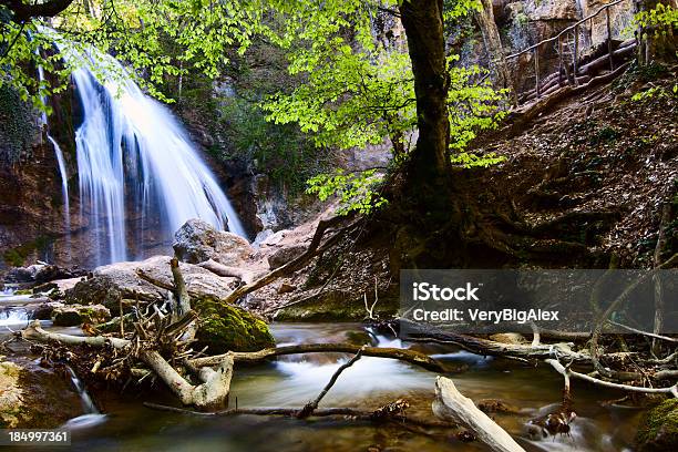 Cascada Foto de stock y más banco de imágenes de Agua - Agua, Aire libre, Belleza