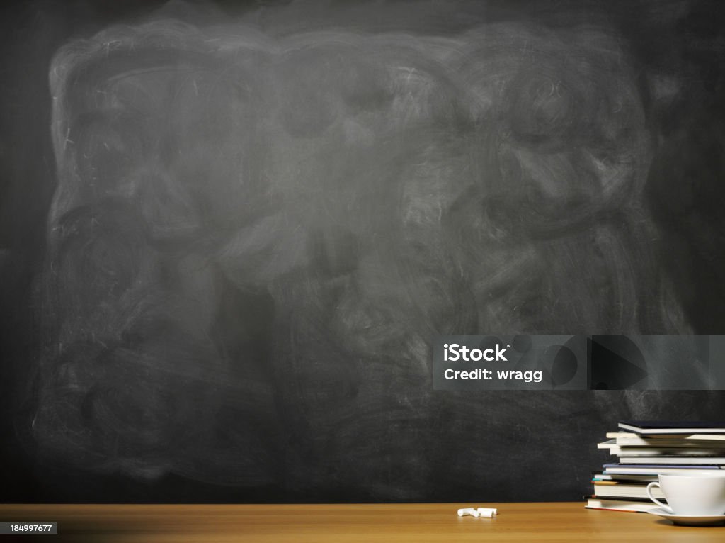 Quadro-negro em sala de aula de Escola - Foto de stock de Quadro-negro royalty-free