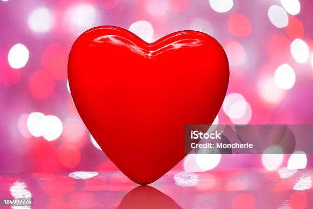 Foto de Coração Vermelho Com Iluminação De Fundo e mais fotos de stock de Amor - Amor, Ausência, Comemoração - Evento