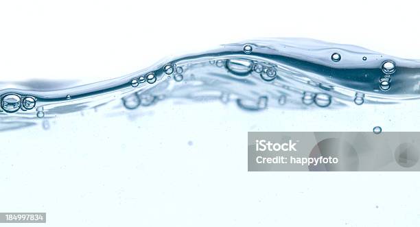 Burbujas En El Agua Foto de stock y más banco de imágenes de Acuario - Equipo para animales domésticos - Acuario - Equipo para animales domésticos, Agua, Agua potable