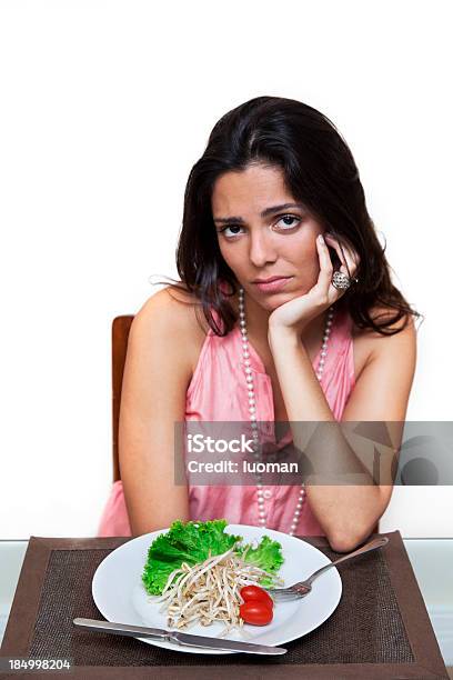 Mulher Jovem Triste Na Dieta - Fotografias de stock e mais imagens de 20-24 Anos - 20-24 Anos, Adulto, Alface