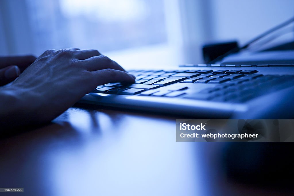 Computer-Tastatur in Blau - Lizenzfrei Tippen Stock-Foto