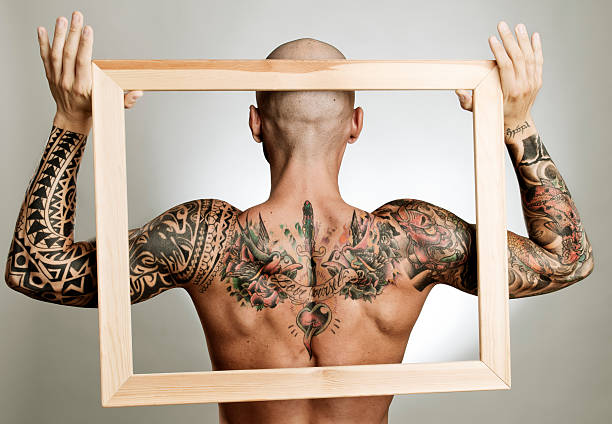 полюбите себя - muscular build men tattoo human arm стоковые фото и изображения