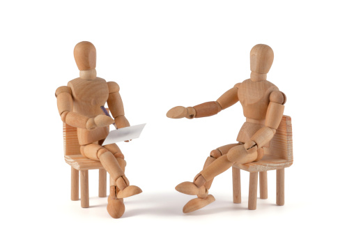 wooden mannequin - talking in therapie? Psychotherapie? pair therapy? job? meeting? be creative too.