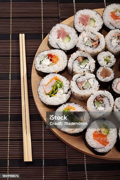 Sushi Persimone Stockfoto und mehr Bilder von Bildschärfe - Bildschärfe, Bunt - Farbton, Essgeschirr