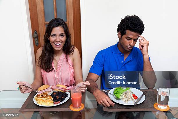 Ele É Uma Dieta Mas Que Pode Comer Tudo - Fotografias de stock e mais imagens de 20-24 Anos - 20-24 Anos, Abundância, Adulto