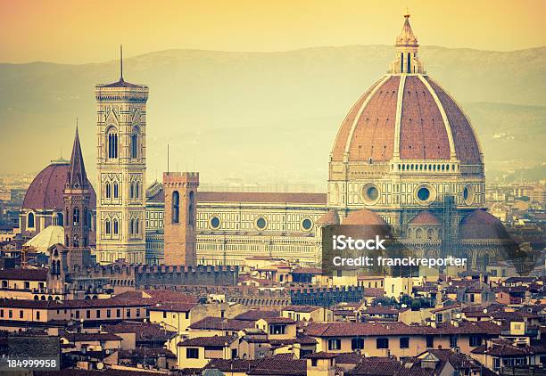 Cupola Di Santa Maria Novella Di Firenze Al Tramonto - Fotografie stock e altre immagini di Cattedrale