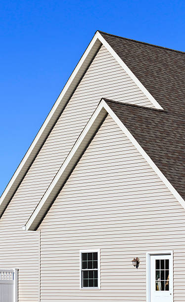 istock New home showing vinyl siding, roof 184999966