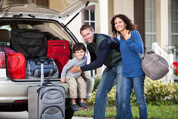istock Family going on road trip with suitcases in car 185000314