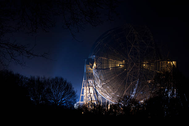 aeropuerto lovell telescopio radio, jodrell bank observatorio - jodrell bank radio telescope dish cheshire astronomy telescope observatory fotografías e imágenes de stock