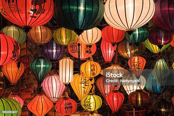 Lanterne In Seta A Hoi An City Vietnam - Fotografie stock e altre immagini di Arte - Arte, Immagine dipinta, Asia