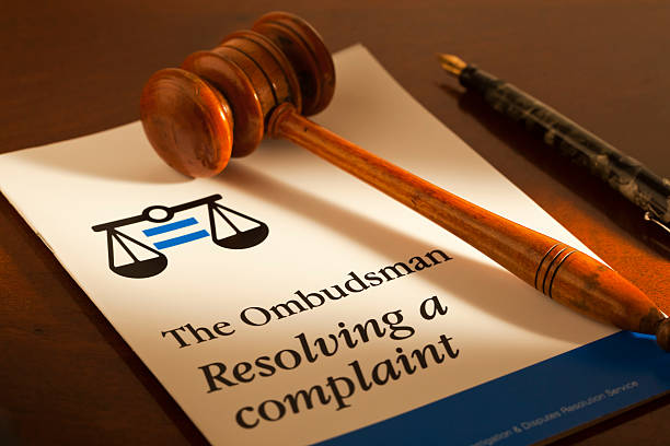 свои жалобы омбудсмен - ombudsman legal system complaining mediation стоковые фото и изображения