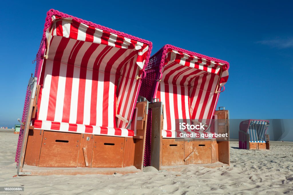 Stühle am Strand - Lizenzfrei Deutsche Nordseeregion Stock-Foto