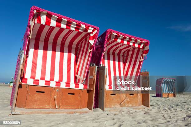 Stühle Am Strand Stockfoto und mehr Bilder von Deutsche Nordseeregion - Deutsche Nordseeregion, Deutschland, Fotografie