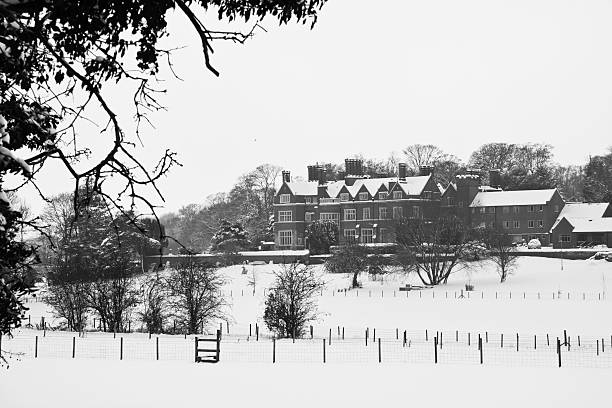 istock Country house in the snow 185001260