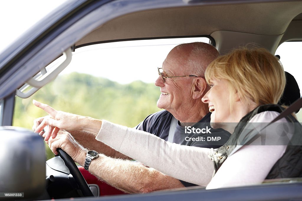 Glücklich altes Paar gehen für eine Fahrt - Lizenzfrei Alter Erwachsener Stock-Foto