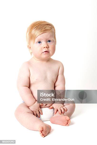 Carino Bambino Nel Pannolino - Fotografie stock e altre immagini di 6-11 Mesi - 6-11 Mesi, Ambientazione interna, Bambini maschi