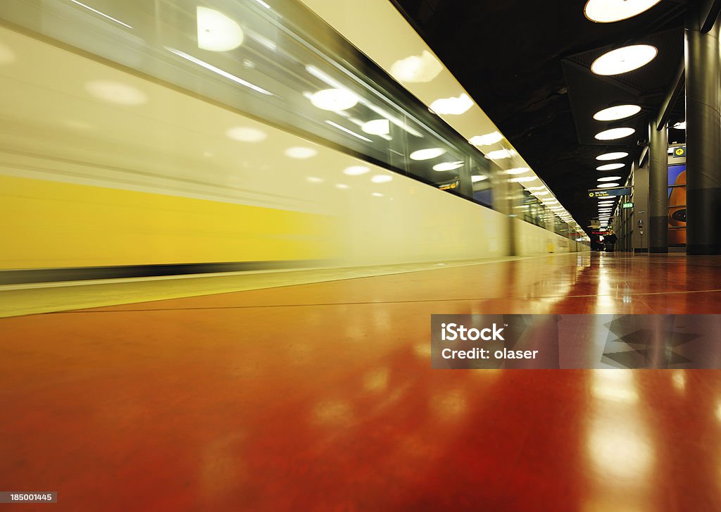 Estação de metro colorida - Royalty-free Comboio Foto de stock
